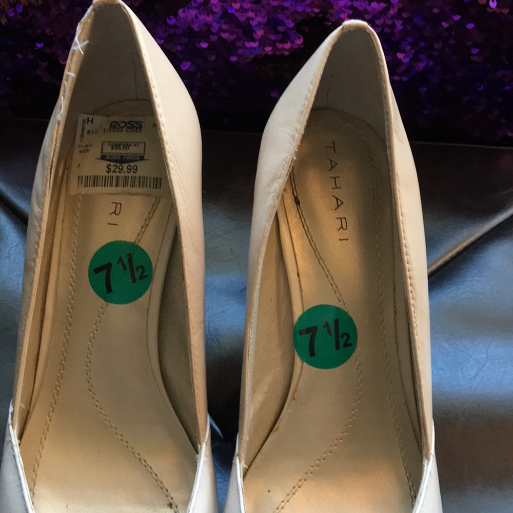 Tahari shoes - Picture 4 of 6